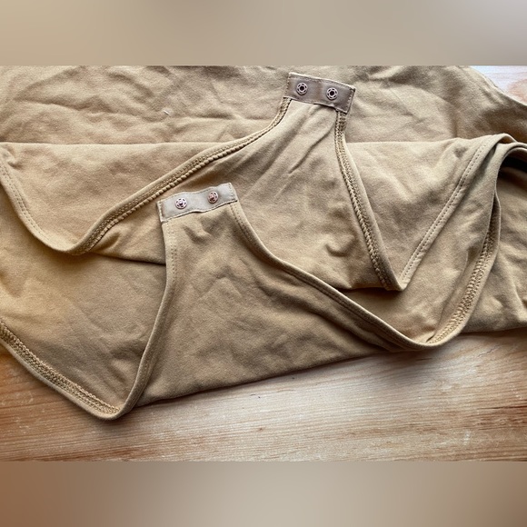 Old Navy Women’s Deep Yellow Square Neck Tanktop Body Suit - Picture 4 of 4